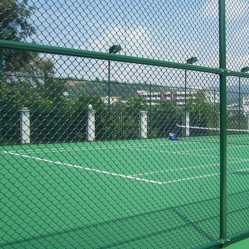 PE包塑球场围栏